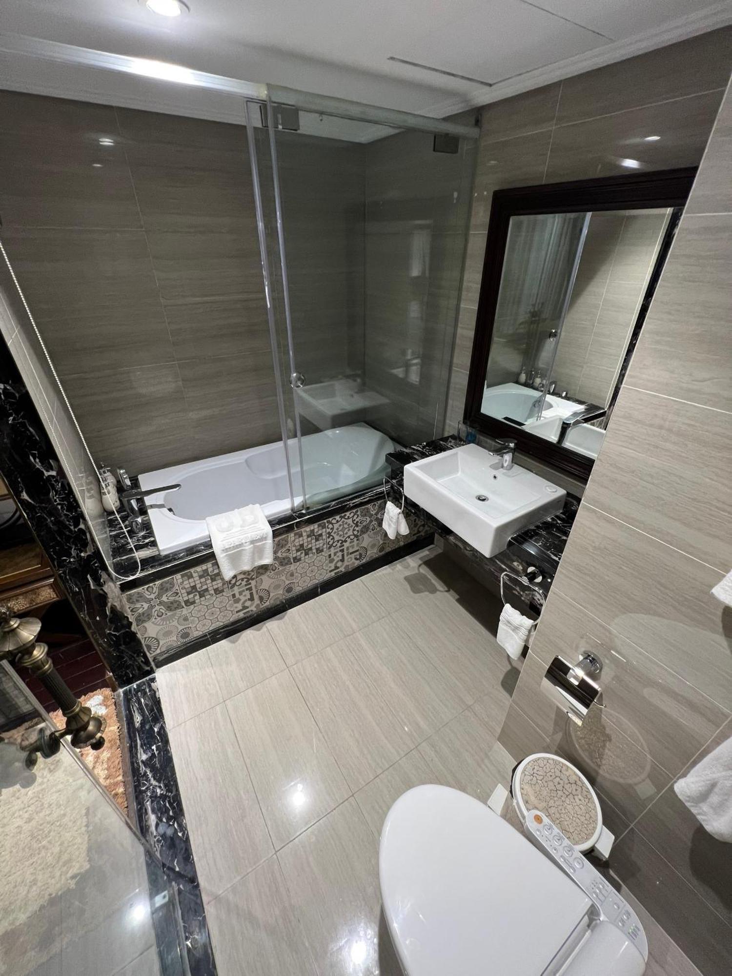 Jb Serviced Apartment Hanoi Buitenkant foto